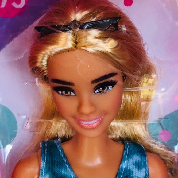 New in Box-Mattel-Barbie Fashionistas Doll #173 Tie-dye Shorts Romper Sunglasses - Picture 8 of 12